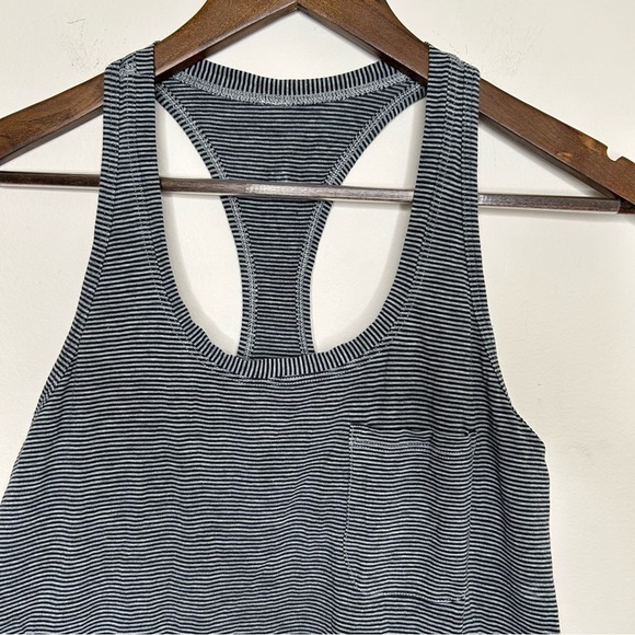 Lululemon Yogi Racerback Front Pocket Pinstripe Black & White Tank Size 6 - Picture 3 of 7